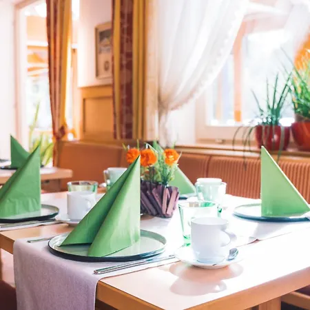 Restaurant Thadeushof מלון 3*