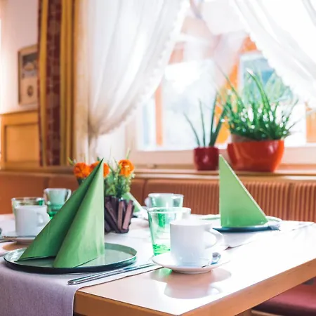 Restaurant Thadeushof מלון