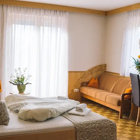 塔德乌斯霍夫餐厅酒店 3*