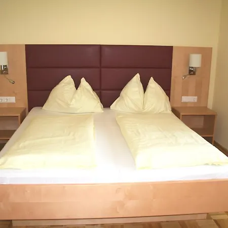 Hotel Restaurant Thadeushof 3*