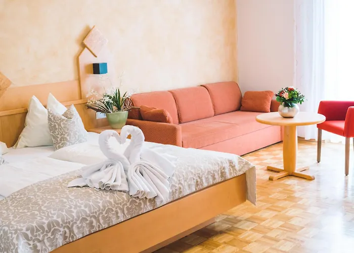 Restaurant Thadeushof فندق