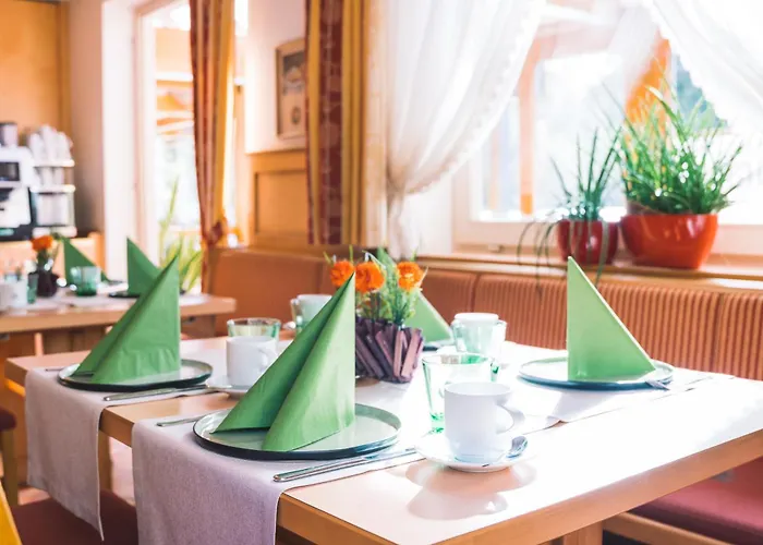 Restaurant Thadeushof فندق 3*